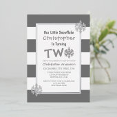 Little Snowflake 2e verjaardag Folie Uitnodiging (Staand Voorkant)