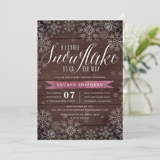 Little Snowflake Plum Rustic Wood Baby shower Kaart (Staand voorkant)