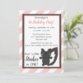 Little Stinker Pink Stripes Skunk Eerste Verjaarda Kaart (Staand voorkant)