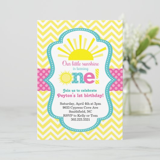 Little Sunshine First Birthday Party Invitation Kaart (Staand voorkant)