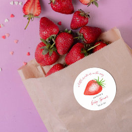 Little Sweetie Strawberry Baby shower Ronde Sticker