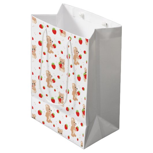 Little teddy bear with strawberry medium cadeauzakje (Voorkant Gekanteld)
