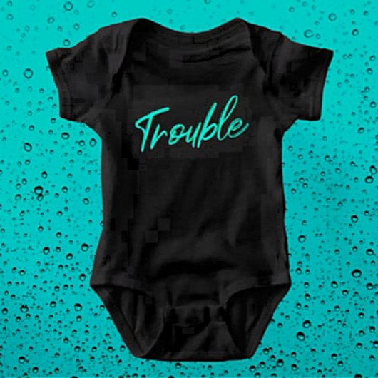 Little Trouble – Blauwgroen Script Baby Bodysuit