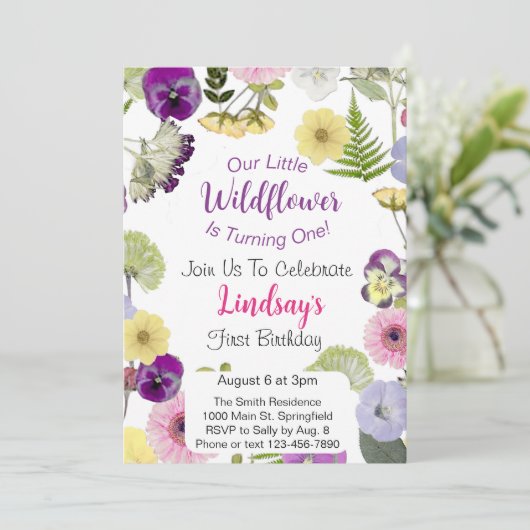 Little Wildflower thema verjaardag uitnodiging (Staand voorkant)