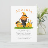 Little Witch Halloween Verjaardagsuitnodiging Kaart (Staand voorkant)