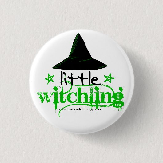 Little Witchling Pin Ronde Button 3,2 Cm (Voorkant)
