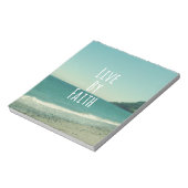 Live door Faith Bible Verse Notitieblok (Linkerzijde)