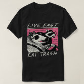 Live Fast Eat Trash Funny Retro Raccoon Opossum T-shirt (Design voorkant)