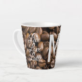 Live Liefde Latte Koffiebonen Modern Monogram Latte Mok (Linkerhoek)
