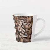 Live Liefde Latte Koffiebonen Modern Monogram Latte Mok (Rechts)