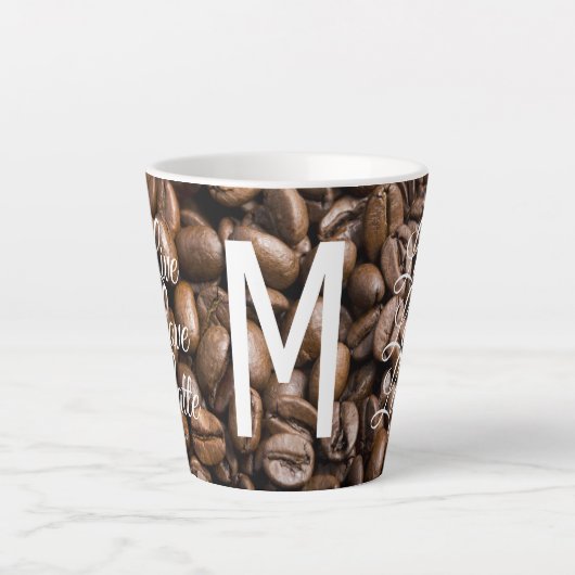 Live Liefde Latte Koffiebonen Modern Monogram Latte Mok (Voorkant)