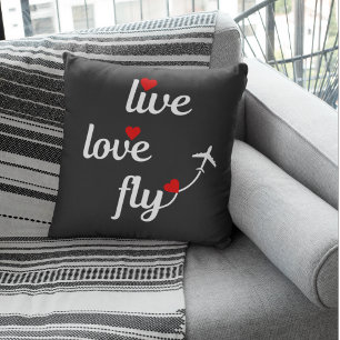 Live Love Fly Typografie met Vliegtuig & Harten Kussen