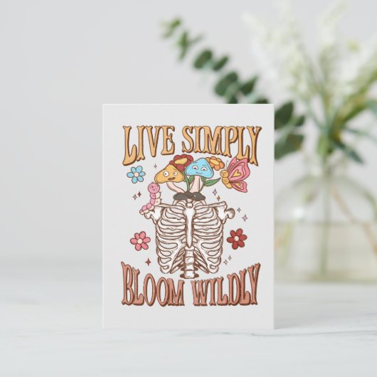 Live Simply, Bloom Wildly - Skeleton & Mushroom Briefkaart (Staand voorkant)