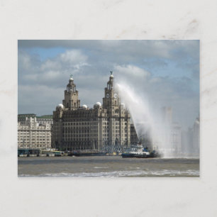 Liverpool voor het Liver Building - Briefkaart