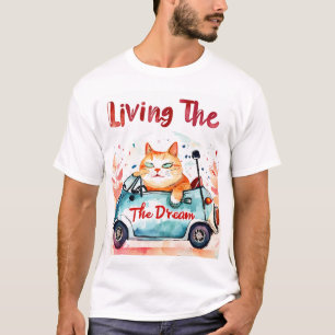 Living the Dream: mollige kat in een kleine auto - T-shirt