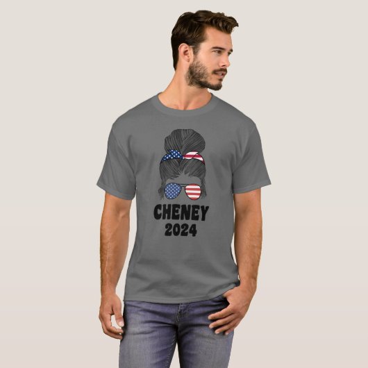 Liz Cheney 2024 For President USA Flag Messy Bun T-shirt (Voorkant volledig)