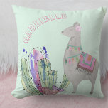 Llama en Cactus Hearts - Pastel Mint Persoonlijk Kussen<br><div class="desc">Schattige kussens voor de slaapkamer of de kinderkamer van je kleine meisje en de sjabloon is klaar om je naam toe te voegen. Dit ontwerp heeft een schattige waterverf illustratie van een zachte grijze lama, compleet met tassels en zadelmat, cactus planten en hartvormige cactussen. Het kleurenpalet is pastelsteengroen met schoppen...</div>