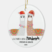 Llama First Pandemic Married Funny Santa Hat Keramisch Ornament (Links)