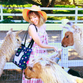 Llama met bloemen tote bag