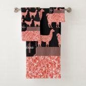 Llama roze koraalglitter Sparkles Monogram Bad Handdoek (Insitu)