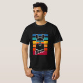 Llama Wearing Sunglasses With Colorful Strips T-shirt (Voorkant volledig)