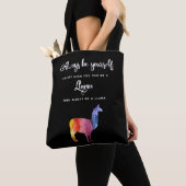 Llama. Wees altijd zelf, tenzij je een slaam kunt  Tote Bag (Dichtbij)
