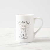 Llama yoga pose met llamaste-koffie mok (Rechts)