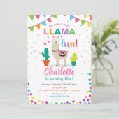 Llama's leuke verjaardagsuitnodiging. Meisje eerst Kaart (Staand voorkant)
