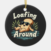 Loafing rond Ontspannende Brood Voedsel Liefhebber Keramisch Ornament (Voorkant)