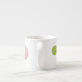 Local flatness explained with red and green apples espresso kop (Achterkant)