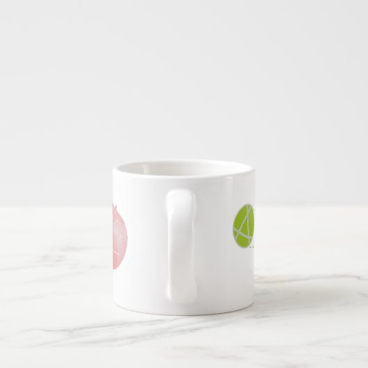 Local flatness explained with red and green apples espresso kop (Achterkant)