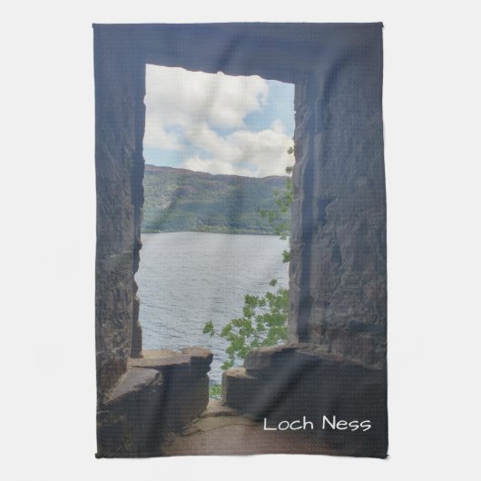 Loch Ness gezien van Urquhart Castle Theedoek (Verticaal)