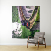 Locomotieftrein op brug wandkleed (In situ)