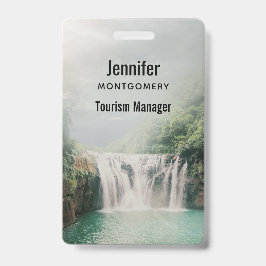 Loefwaterval in een bergbos badge