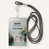 Loefwaterval in een bergbos badge (Achterkant met draagriem)