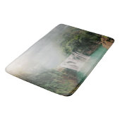 Loefwaterval in een bergbos badmat (Gekanteld)