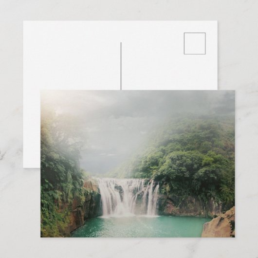 Loefwaterval in een bergbos briefkaart (Voorkant / Achterkant)