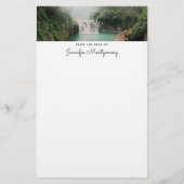 Loefwaterval in een bergbos briefpapier (Voorkant)