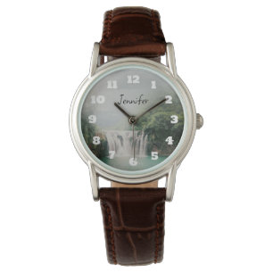 Loefwaterval in een bergbos horloge