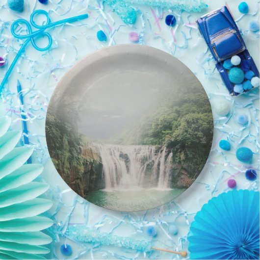 Loefwaterval in een bergbos papieren bordje (Feest)