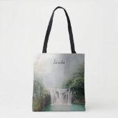 Loefwaterval in een bergbos tote bag (Voorkant)
