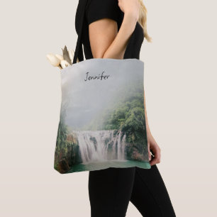 Loefwaterval in een bergbos tote bag