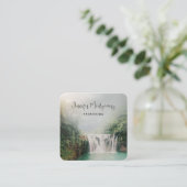 Loefwaterval in een bergbos vierkante visitekaartje (Staand voorkant)