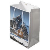 Lofoten Yellow Cabin Medium Cadeauzakje (Voorkant Gekanteld)