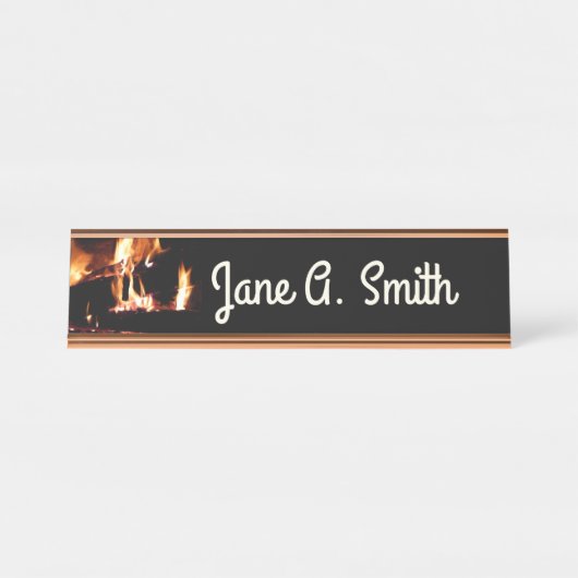 Logboeken in de vuurfoto van de Fireplace Bureau Naambordje (Voorkant)