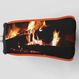 Logboeken in de vuurfoto van de Fireplace Golfheadcover