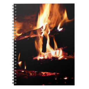 Logboeken in de vuurfoto van de Fireplace Notitieboek