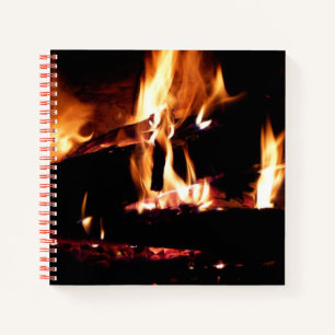 Logboeken in de vuurfoto van de Fireplace Notitieboek