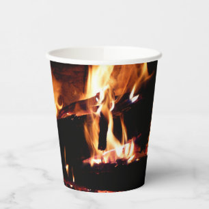 Logboeken in de vuurfoto van de Fireplace Papieren Bekers