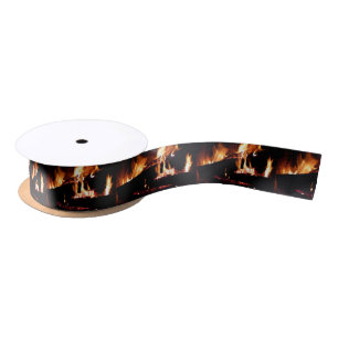 Logboeken in de vuurfoto van de Fireplace Satijnen Lint